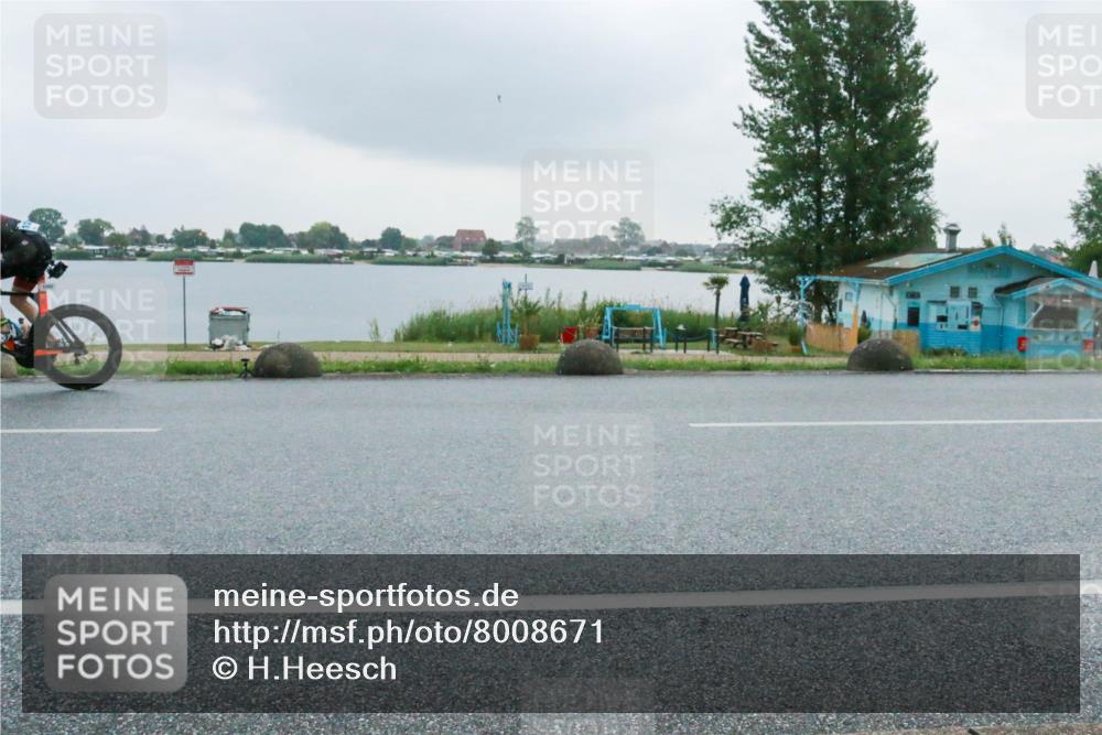21.06.2025 - 27. Vierlanden-Triathlon H.Heesch http://msf.ph/oto/8008671 15.06.2025 13:27:52 Radfahren 1252, 1255 meine-sportfotos.de