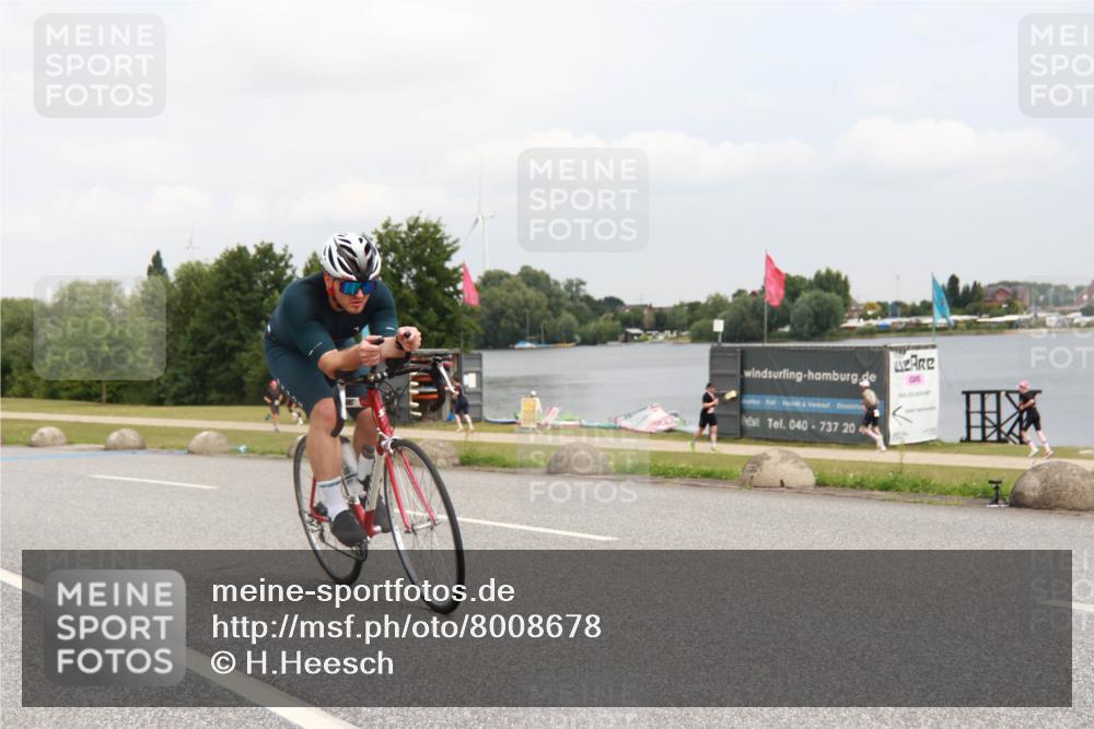 21.06.2025 - 27. Vierlanden-Triathlon H.Heesch http://msf.ph/oto/8008678 15.06.2025 12:19:06 Radfahren 636, 694, 773 meine-sportfotos.de