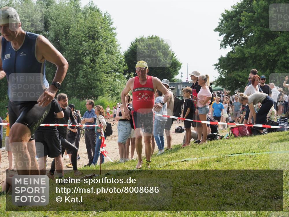 15.06.2025 - 27. Vierlanden-Triathlon KatJ http://msf.ph/oto/8008686 15.06.2025 10:07:02 Schwimmen 131, 376, 396, 429, 467 meine-sportfotos.de