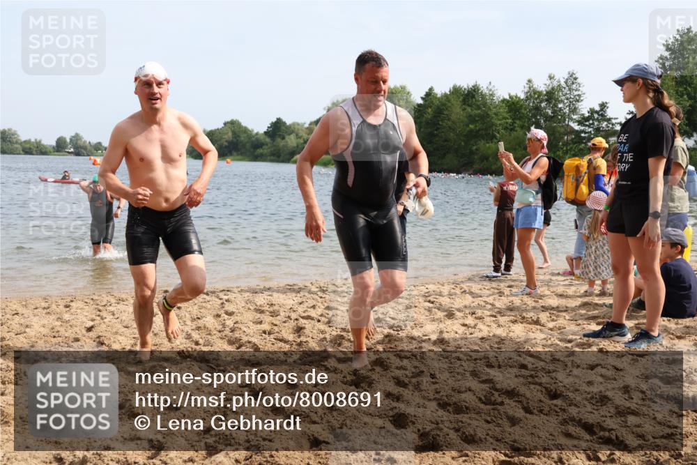 15.06.2025 - 27. Vierlanden-Triathlon Lena Gebhardt http://msf.ph/oto/8008691 15.06.2025 10:06:12 Schwimmen 362, 369, 370, 381, 418, 447, 448, 455 meine-sportfotos.de