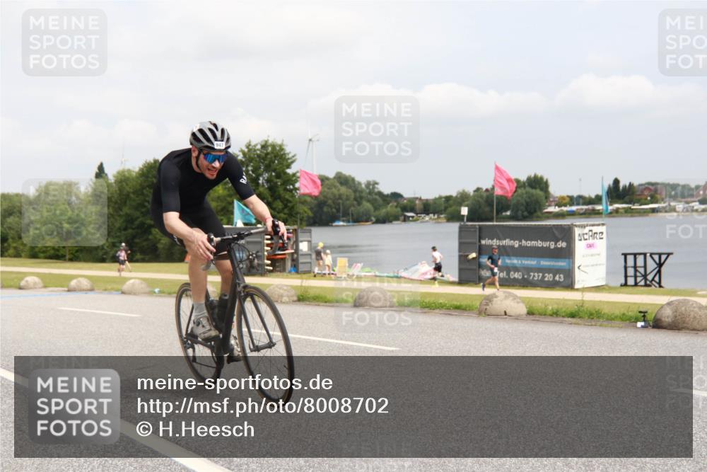 21.06.2025 - 27. Vierlanden-Triathlon H.Heesch http://msf.ph/oto/8008702 15.06.2025 12:19:32 Radfahren 947 meine-sportfotos.de
