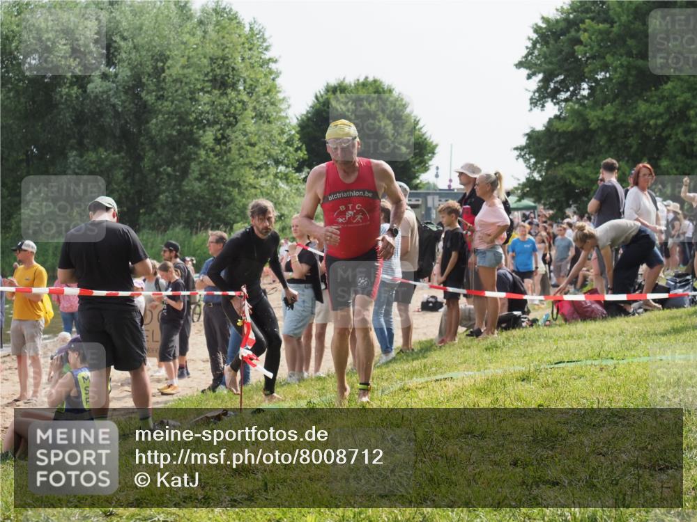15.06.2025 - 27. Vierlanden-Triathlon KatJ http://msf.ph/oto/8008712 15.06.2025 10:07:02 Schwimmen 131, 376, 396, 429, 467 meine-sportfotos.de