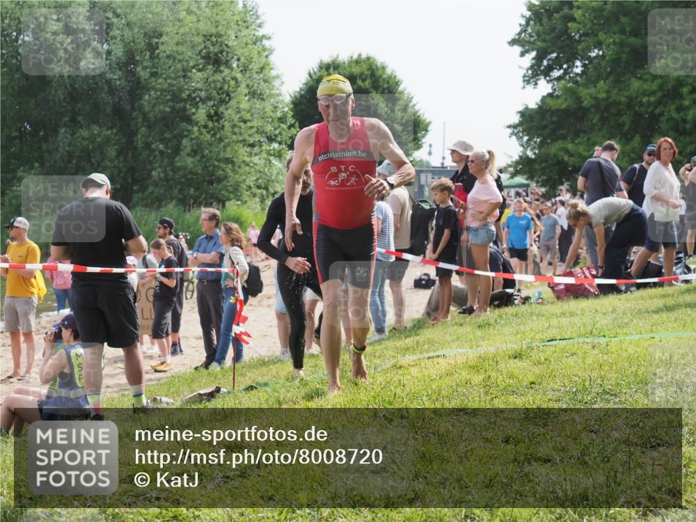 15.06.2025 - 27. Vierlanden-Triathlon KatJ http://msf.ph/oto/8008720 15.06.2025 10:07:02 Schwimmen 131, 376, 396, 429, 467 meine-sportfotos.de