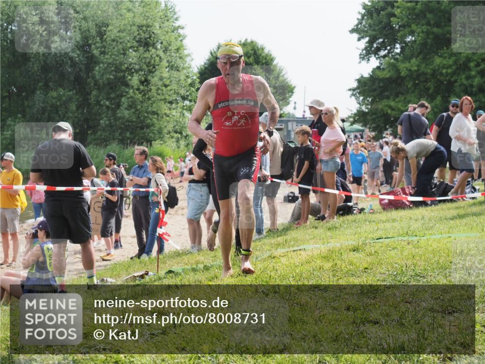 15.06.2025 - 27. Vierlanden-Triathlon KatJ http://msf.ph/oto/8008731 15.06.2025 10:07:03 Schwimmen 131, 376, 396, 429, 467 meine-sportfotos.de