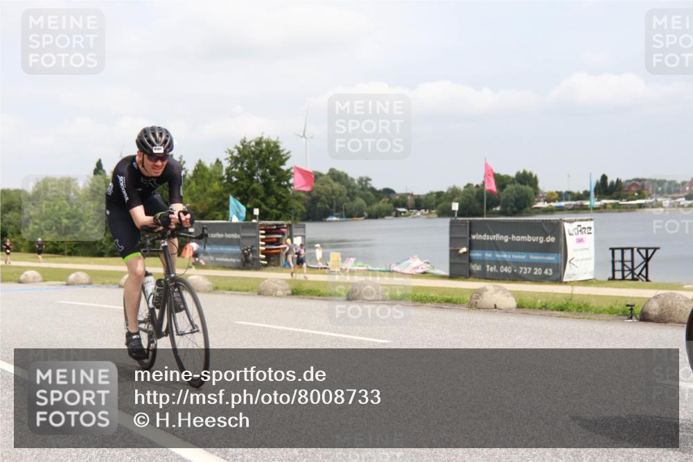 21.06.2025 - 27. Vierlanden-Triathlon H.Heesch http://msf.ph/oto/8008733 15.06.2025 12:19:36 Radfahren 637, 646, 947 meine-sportfotos.de