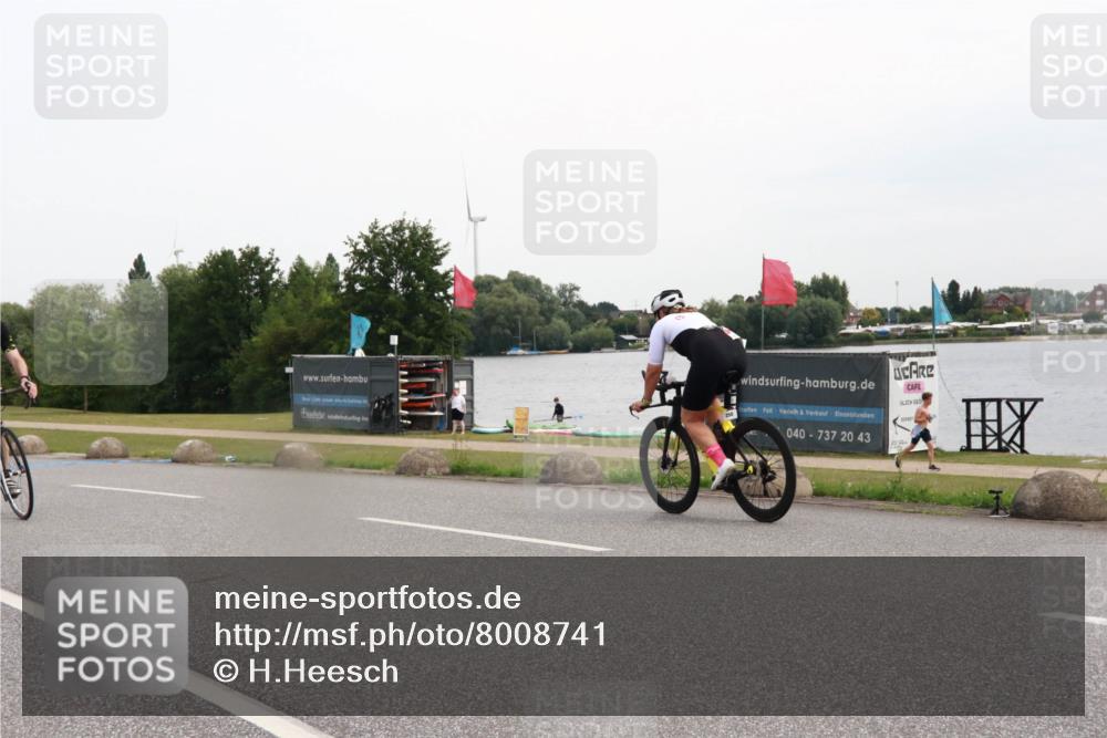 15.06.2025 - 27. Vierlanden-Triathlon H.Heesch http://msf.ph/oto/8008741 15.06.2025 10:49:57 Radfahren 232, 394, 423 meine-sportfotos.de
