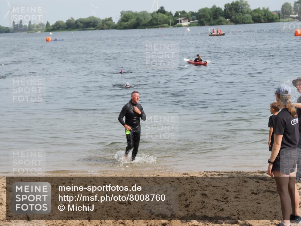 21.06.2025 - 27. Vierlanden-Triathlon MichiJ http://msf.ph/oto/8008760 15.06.2026 10:09:26 Schwimmen  meine-sportfotos.de