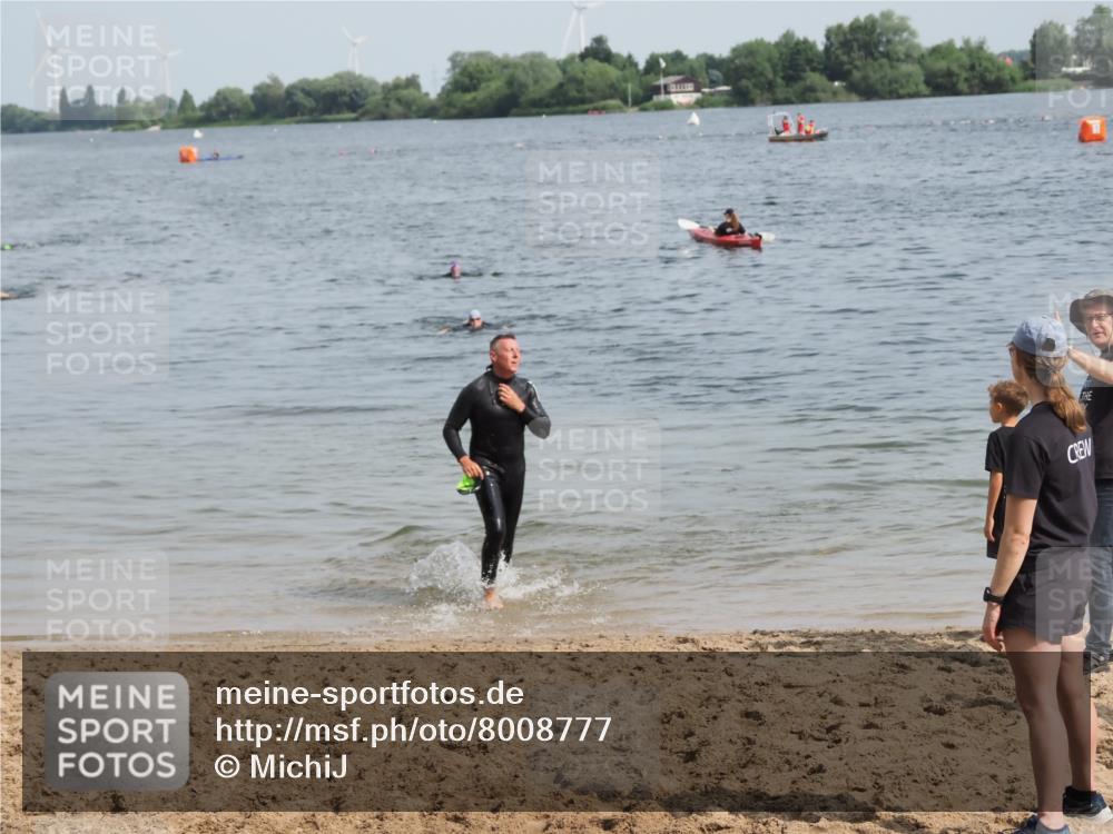 21.06.2025 - 27. Vierlanden-Triathlon MichiJ http://msf.ph/oto/8008777 15.06.2026 10:09:26 Schwimmen  meine-sportfotos.de