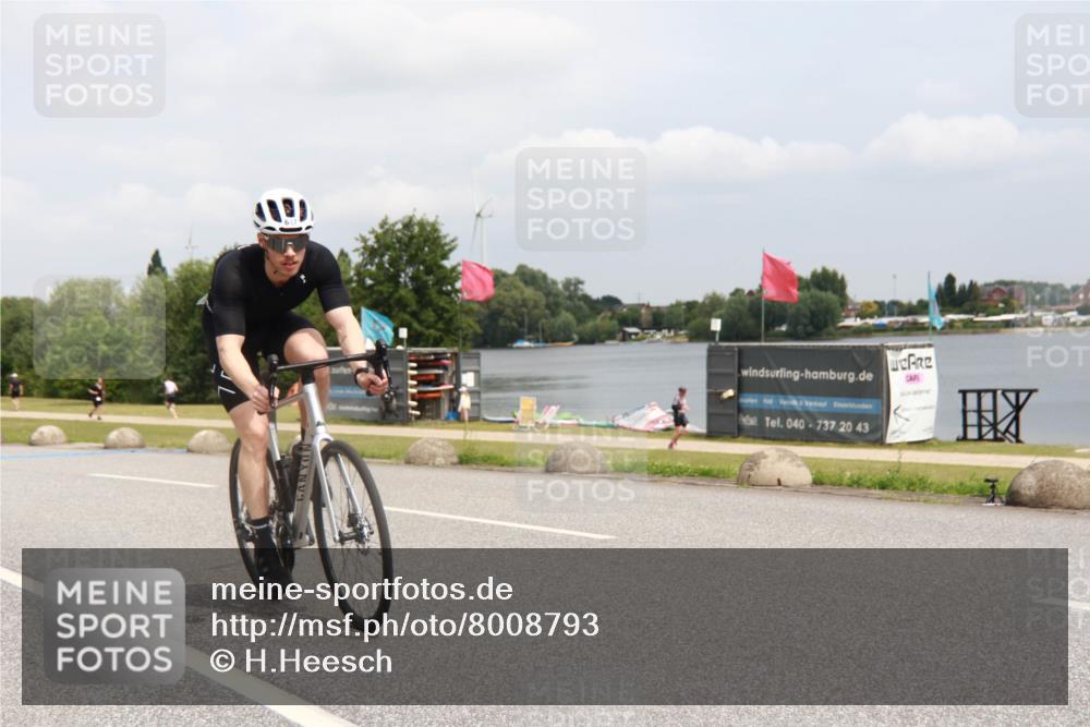 21.06.2025 - 27. Vierlanden-Triathlon H.Heesch http://msf.ph/oto/8008793 15.06.2025 12:19:39 Radfahren 637, 646, 647, 855, 953 meine-sportfotos.de