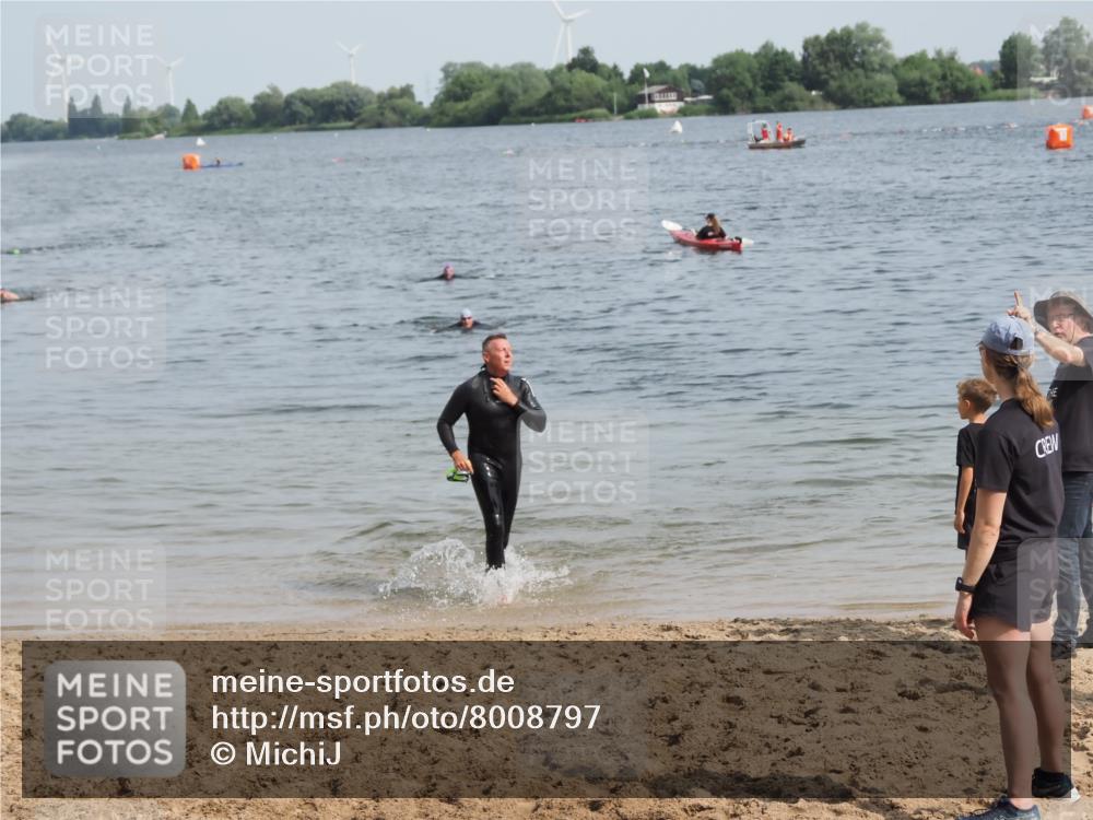 21.06.2025 - 27. Vierlanden-Triathlon MichiJ http://msf.ph/oto/8008797 15.06.2026 10:09:26 Schwimmen  meine-sportfotos.de