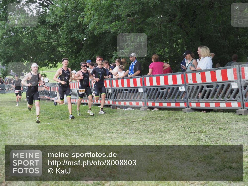 21.06.2025 - 27. Vierlanden-Triathlon KatJ http://msf.ph/oto/8008803 15.06.2025 13:02:27 Ziel 137, 1029, 1030, 1031, 1033 meine-sportfotos.de