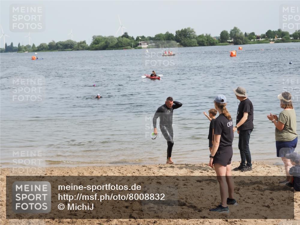 21.06.2025 - 27. Vierlanden-Triathlon MichiJ http://msf.ph/oto/8008832 15.06.2026 10:09:28 Schwimmen 421 meine-sportfotos.de