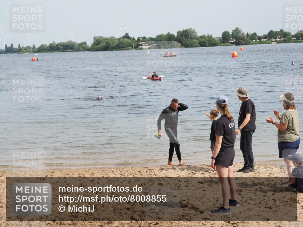 21.06.2025 - 27. Vierlanden-Triathlon MichiJ http://msf.ph/oto/8008855 15.06.2026 10:09:29 Schwimmen 421 meine-sportfotos.de