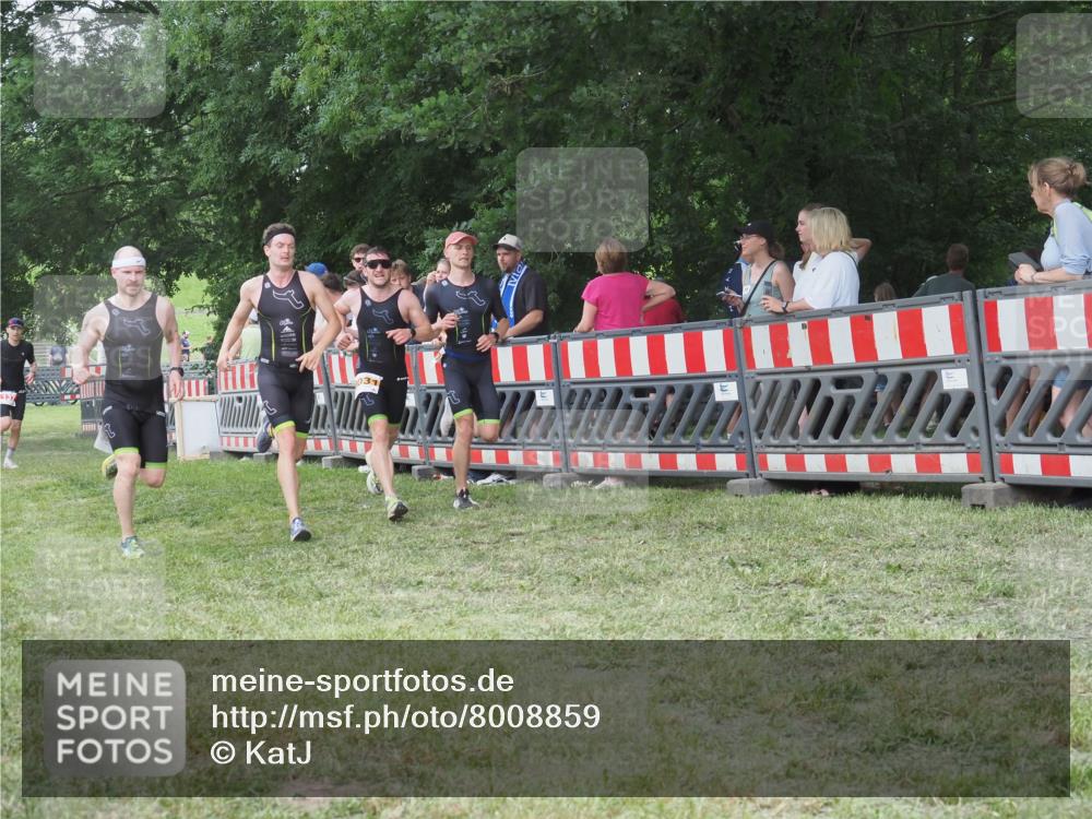 21.06.2025 - 27. Vierlanden-Triathlon KatJ http://msf.ph/oto/8008859 15.06.2025 13:02:28 Ziel 137, 1029, 1030, 1031, 1033 meine-sportfotos.de