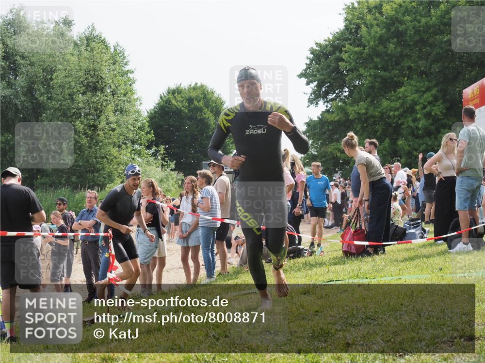 15.06.2025 - 27. Vierlanden-Triathlon KatJ http://msf.ph/oto/8008871 15.06.2025 10:07:09 Schwimmen 131, 376, 429, 462, 467 meine-sportfotos.de
