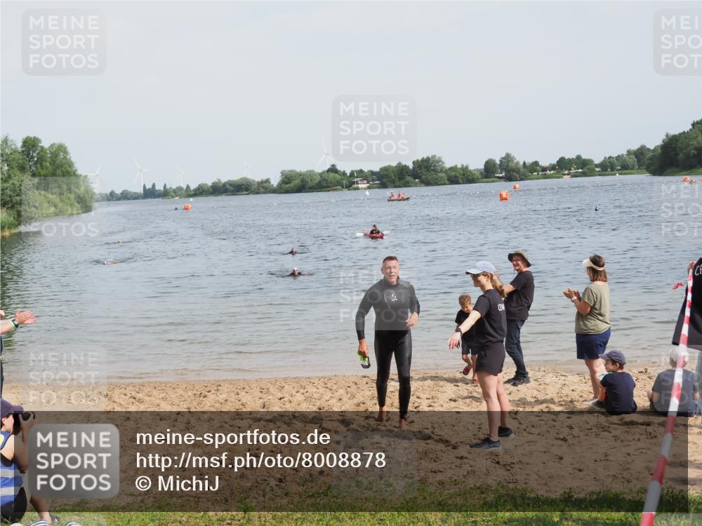 21.06.2025 - 27. Vierlanden-Triathlon MichiJ http://msf.ph/oto/8008878 15.06.2026 10:09:33 Schwimmen 421 meine-sportfotos.de