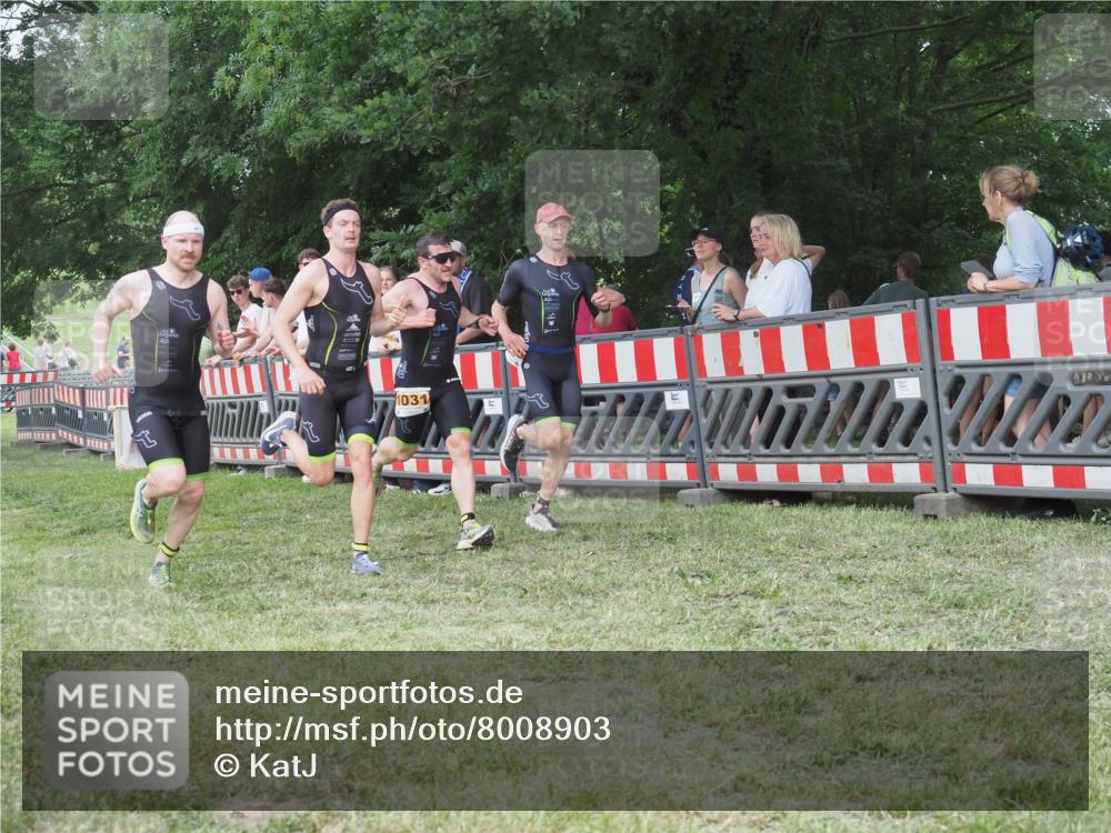 21.06.2025 - 27. Vierlanden-Triathlon KatJ http://msf.ph/oto/8008903 15.06.2025 13:02:28 Ziel 137, 1029, 1030, 1031, 1033 meine-sportfotos.de