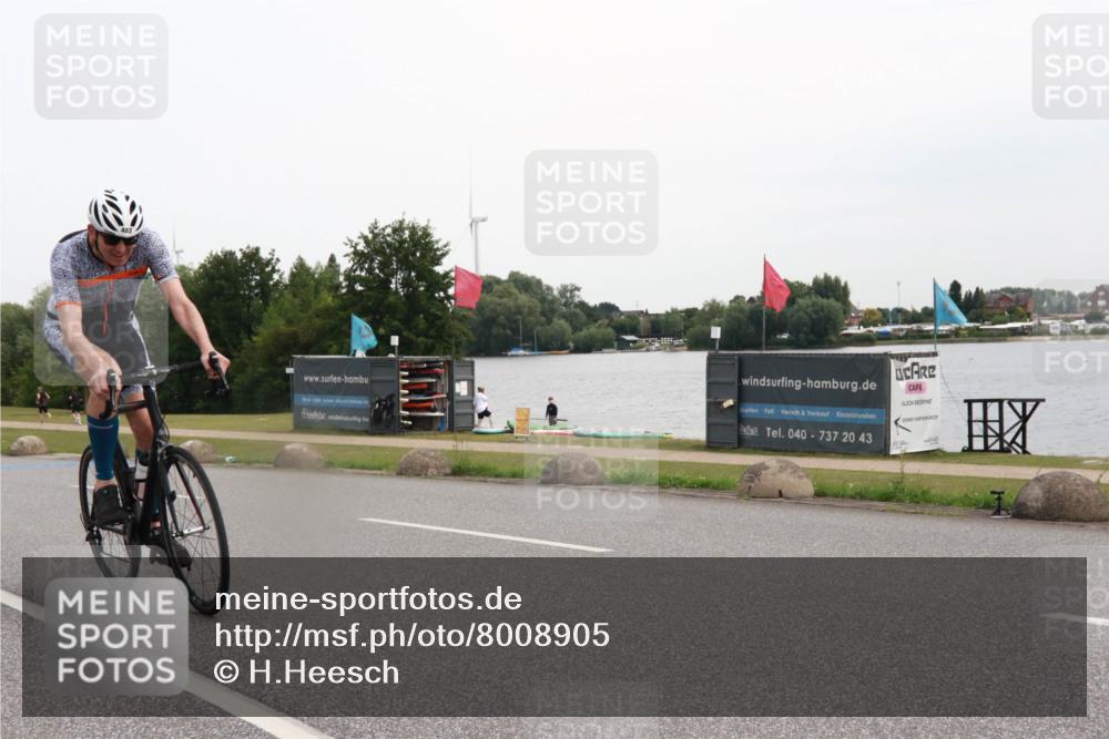 15.06.2025 - 27. Vierlanden-Triathlon H.Heesch http://msf.ph/oto/8008905 15.06.2025 10:51:05 Radfahren 120, 171, 403 meine-sportfotos.de