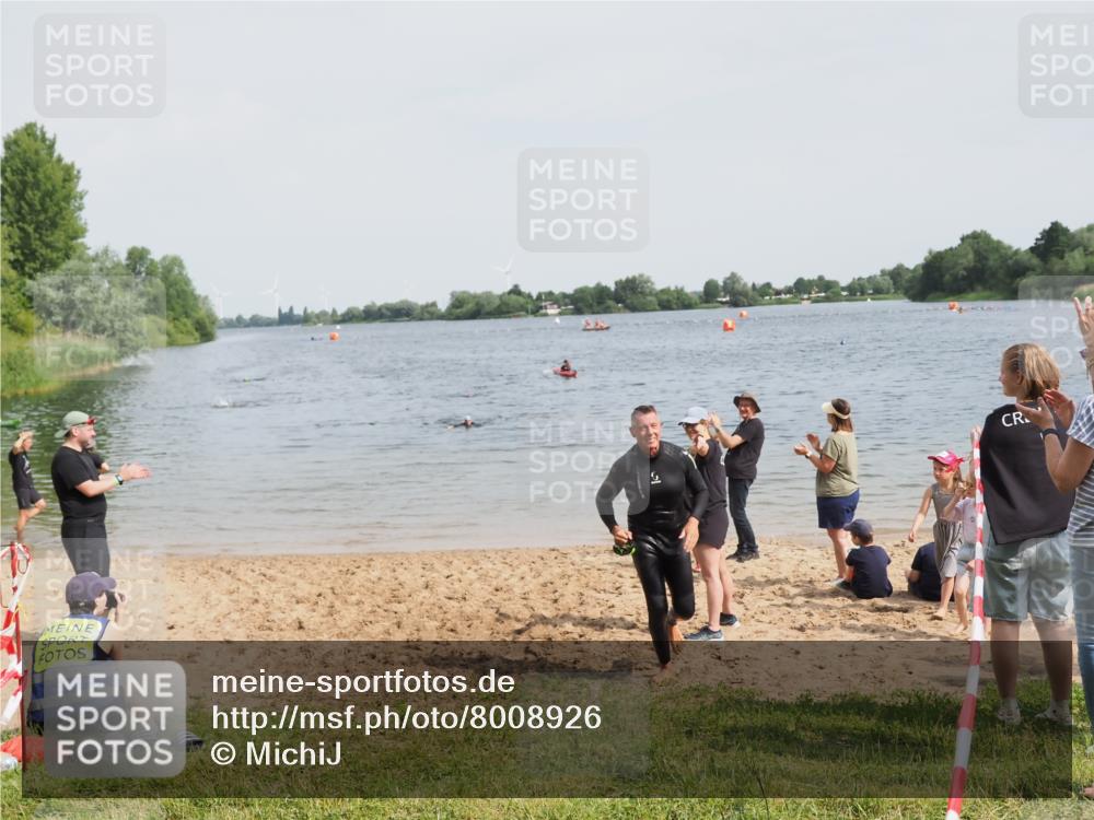 21.06.2025 - 27. Vierlanden-Triathlon MichiJ http://msf.ph/oto/8008926 15.06.2026 10:09:35 Schwimmen 421 meine-sportfotos.de