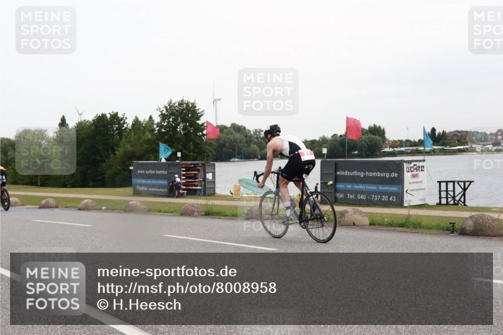 15.06.2025 - 27. Vierlanden-Triathlon H.Heesch http://msf.ph/oto/8008958 15.06.2025 10:51:47 Radfahren 47, 183, 233 meine-sportfotos.de