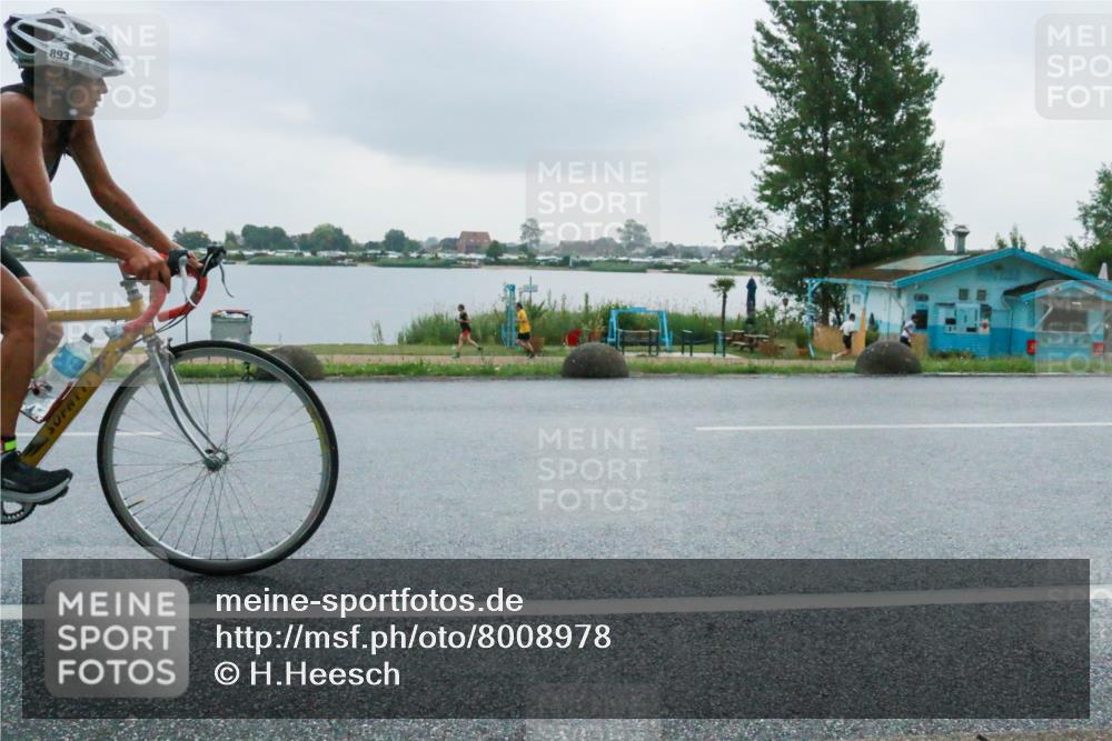 21.06.2025 - 27. Vierlanden-Triathlon H.Heesch http://msf.ph/oto/8008978 15.06.2025 13:28:45 Radfahren 893, 1316 meine-sportfotos.de