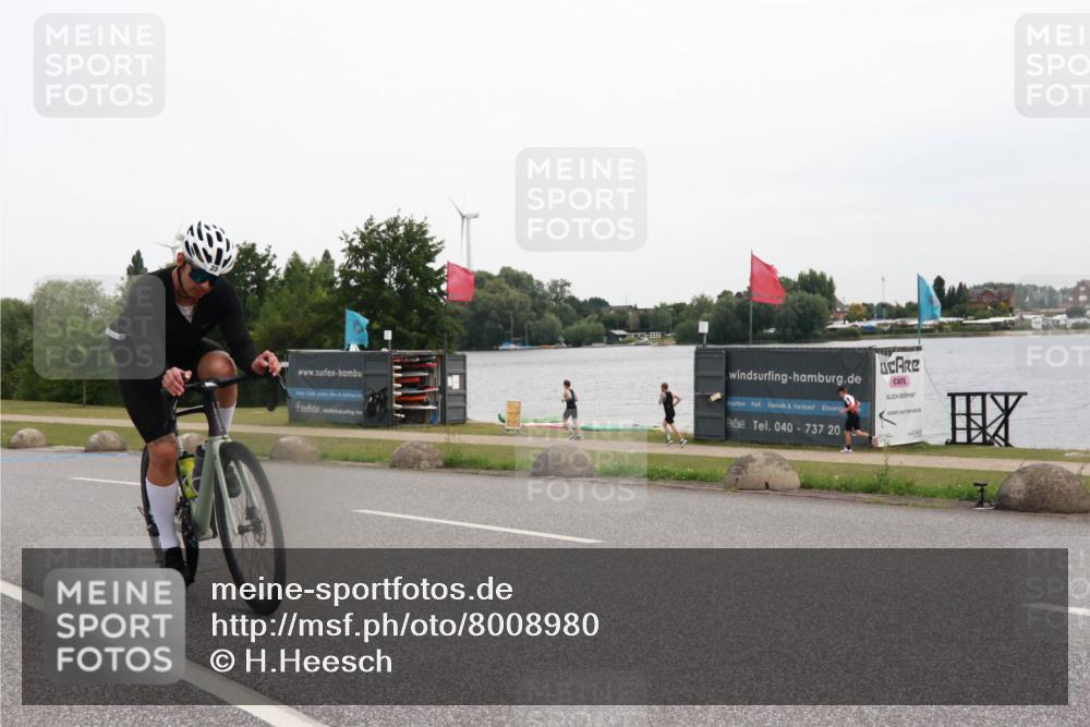 15.06.2025 - 27. Vierlanden-Triathlon H.Heesch http://msf.ph/oto/8008980 15.06.2025 10:51:56 Radfahren 23, 97, 545 meine-sportfotos.de