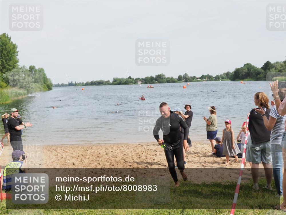 21.06.2025 - 27. Vierlanden-Triathlon MichiJ http://msf.ph/oto/8008983 15.06.2026 10:09:36 Schwimmen 421 meine-sportfotos.de