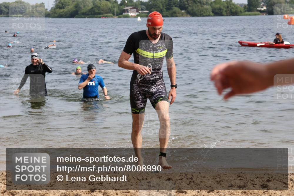 15.06.2025 - 27. Vierlanden-Triathlon Lena Gebhardt http://msf.ph/oto/8008990 15.06.2025 10:06:24 Schwimmen 370, 394, 434, 447 meine-sportfotos.de