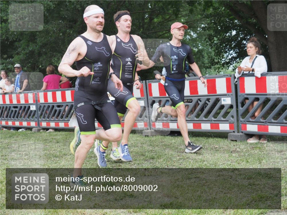 21.06.2025 - 27. Vierlanden-Triathlon KatJ http://msf.ph/oto/8009002 15.06.2025 13:02:29 Ziel 137, 1029, 1030, 1031, 1033 meine-sportfotos.de