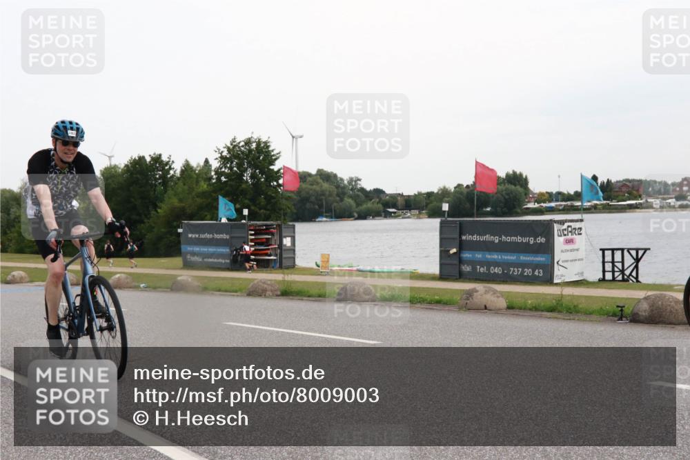 15.06.2025 - 27. Vierlanden-Triathlon H.Heesch http://msf.ph/oto/8009003 15.06.2025 10:52:03 Radfahren 382, 435, 623 meine-sportfotos.de