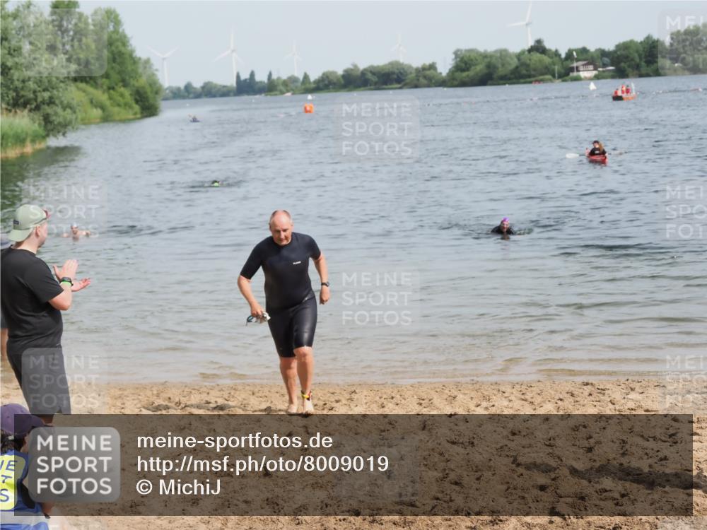 21.06.2025 - 27. Vierlanden-Triathlon MichiJ http://msf.ph/oto/8009019 15.06.2026 10:10:00 Schwimmen 466 meine-sportfotos.de