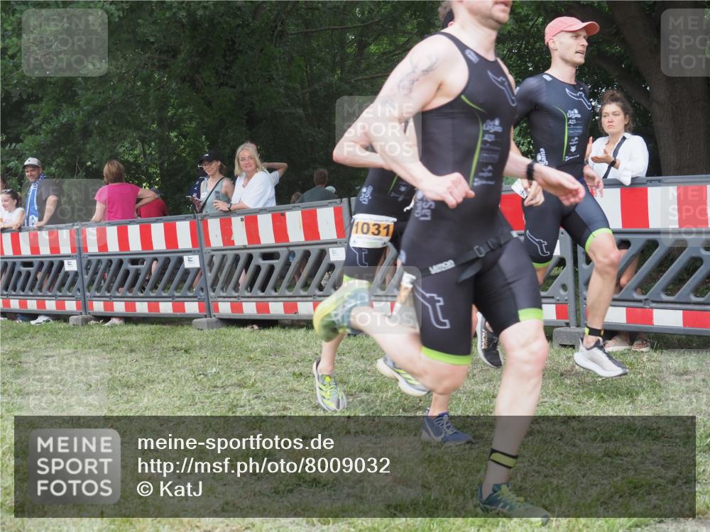 21.06.2025 - 27. Vierlanden-Triathlon KatJ http://msf.ph/oto/8009032 15.06.2025 13:02:29 Ziel 137, 1029, 1030, 1031, 1033 meine-sportfotos.de