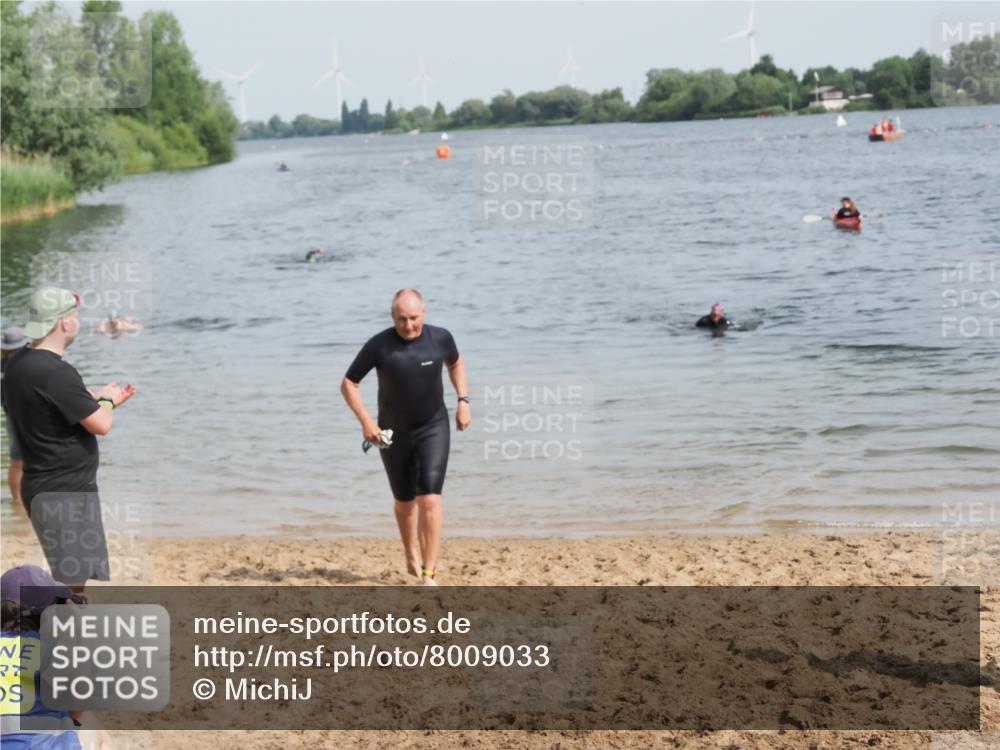 21.06.2025 - 27. Vierlanden-Triathlon MichiJ http://msf.ph/oto/8009033 15.06.2026 10:10:00 Schwimmen 466 meine-sportfotos.de