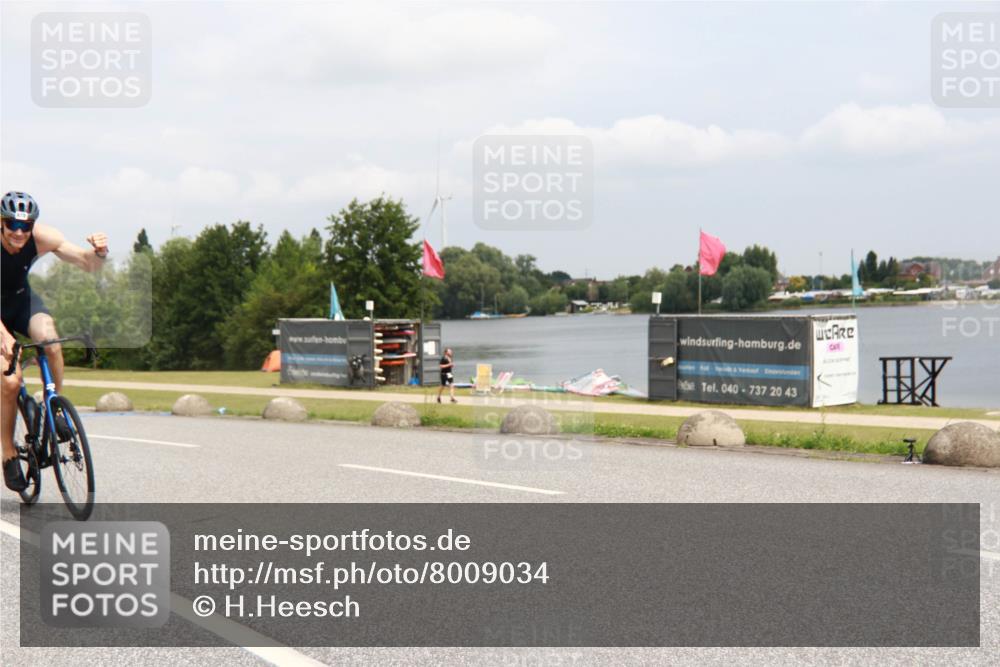 21.06.2025 - 27. Vierlanden-Triathlon H.Heesch http://msf.ph/oto/8009034 15.06.2025 12:19:47 Radfahren 678, 844, 855 meine-sportfotos.de