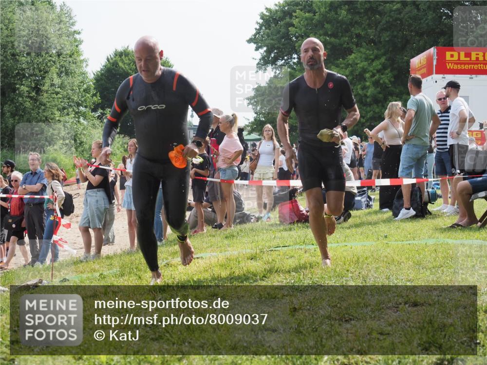15.06.2025 - 27. Vierlanden-Triathlon KatJ http://msf.ph/oto/8009037 15.06.2025 10:07:20 Schwimmen 374, 383, 431, 459, 462 meine-sportfotos.de