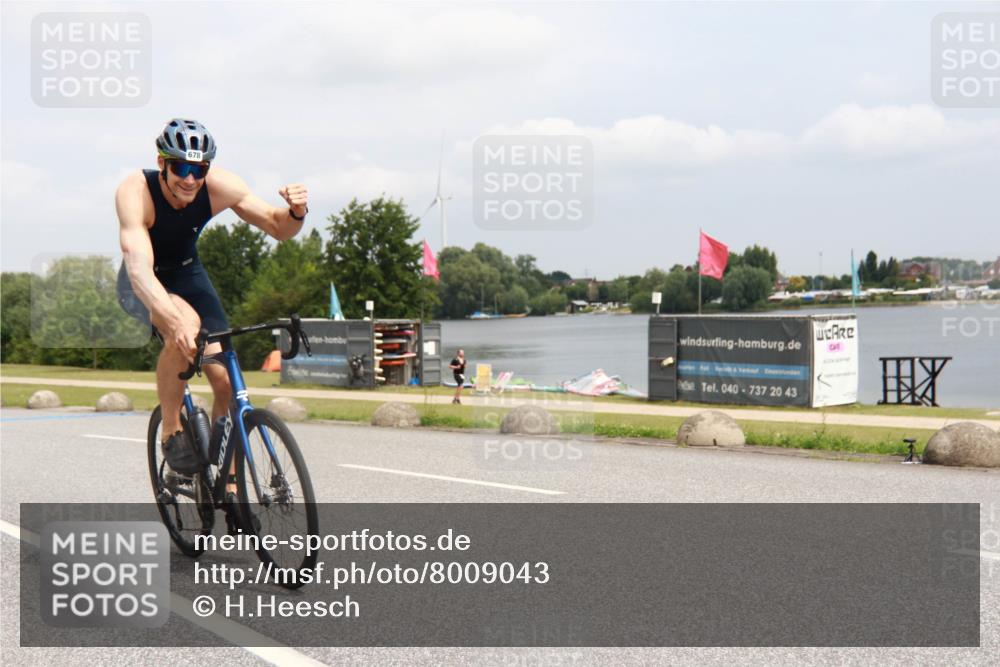 21.06.2025 - 27. Vierlanden-Triathlon H.Heesch http://msf.ph/oto/8009043 15.06.2025 12:19:47 Radfahren 678, 844, 855 meine-sportfotos.de