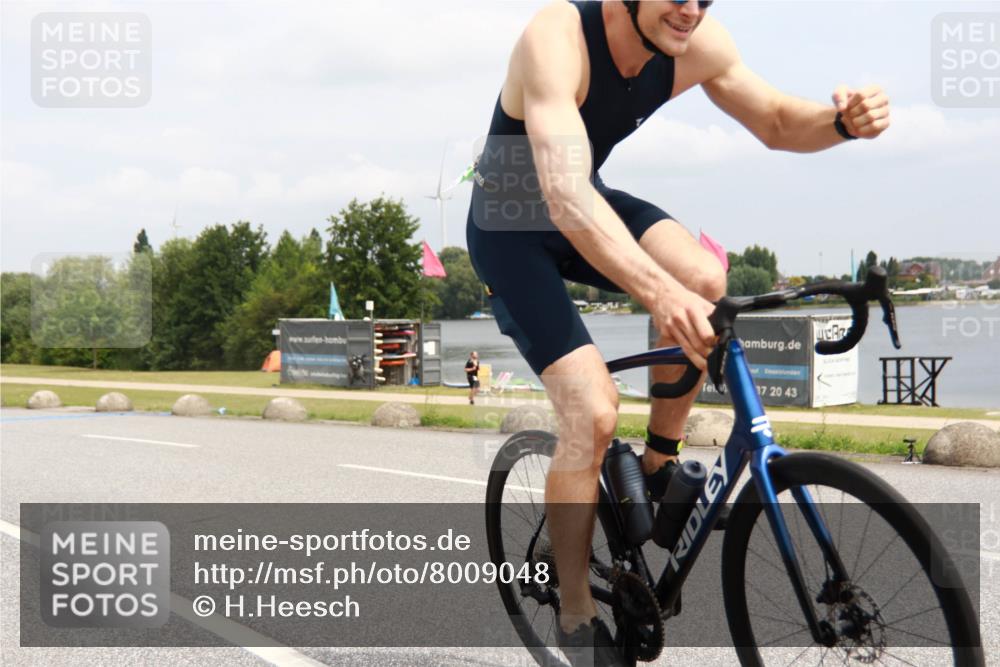 21.06.2025 - 27. Vierlanden-Triathlon H.Heesch http://msf.ph/oto/8009048 15.06.2025 12:19:48 Radfahren 678, 743, 844 meine-sportfotos.de