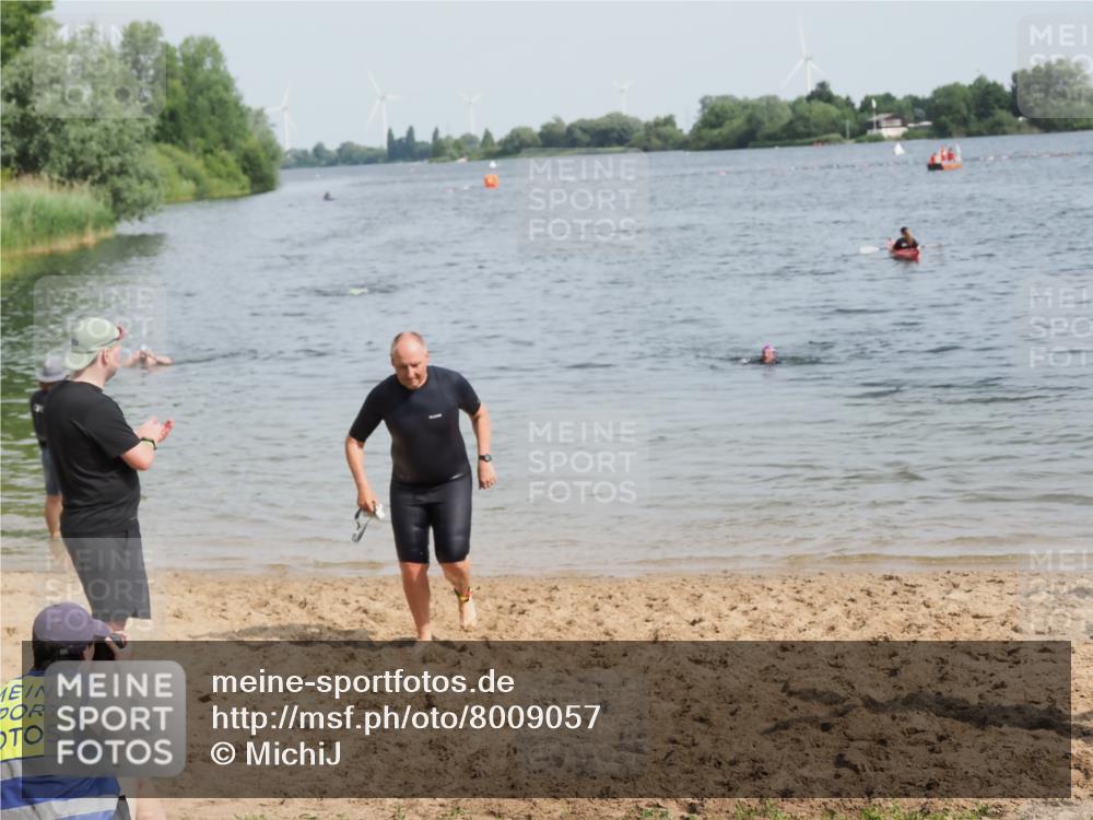 21.06.2025 - 27. Vierlanden-Triathlon MichiJ http://msf.ph/oto/8009057 15.06.2026 10:10:01 Schwimmen 466 meine-sportfotos.de