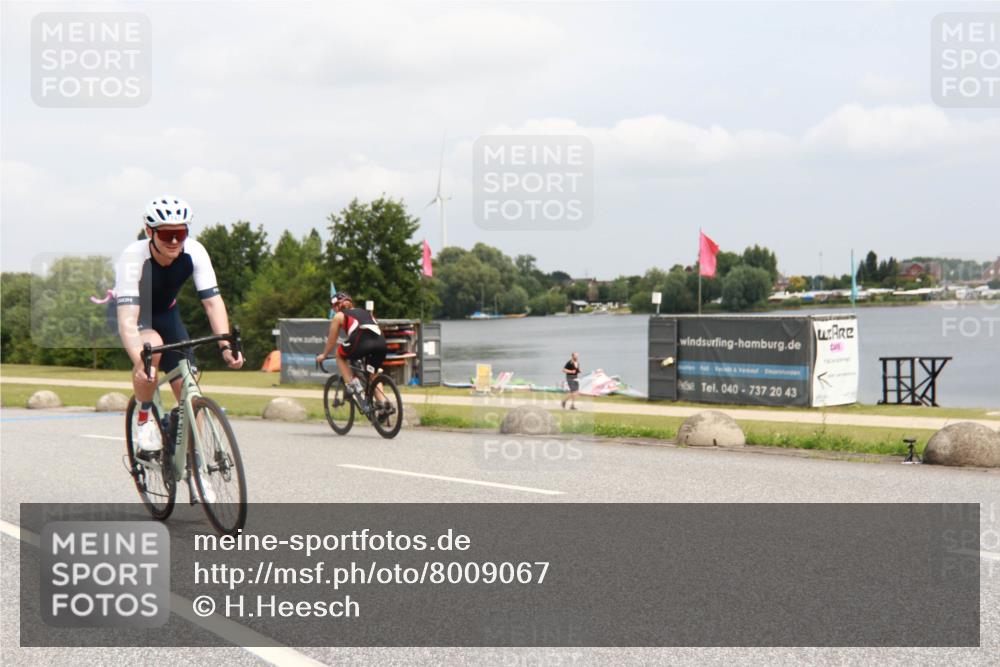 21.06.2025 - 27. Vierlanden-Triathlon H.Heesch http://msf.ph/oto/8009067 15.06.2025 12:19:49 Radfahren 678, 743 meine-sportfotos.de