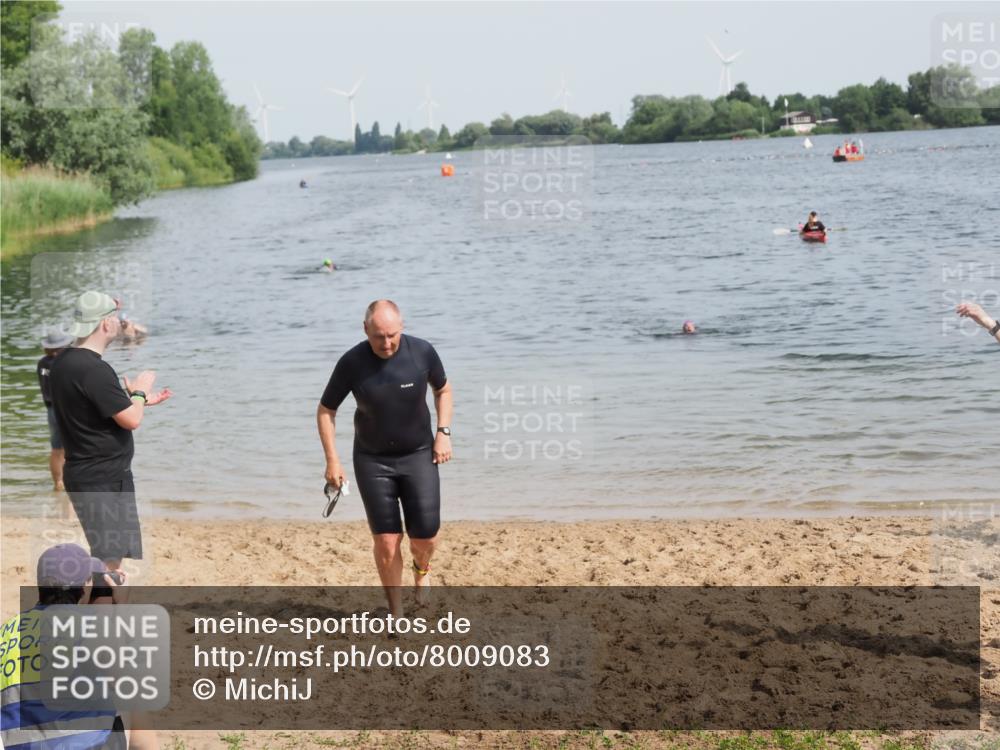 21.06.2025 - 27. Vierlanden-Triathlon MichiJ http://msf.ph/oto/8009083 15.06.2026 10:10:02 Schwimmen 466 meine-sportfotos.de