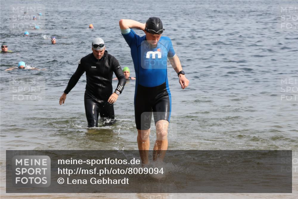15.06.2025 - 27. Vierlanden-Triathlon Lena Gebhardt http://msf.ph/oto/8009094 15.06.2025 10:06:29 Schwimmen 394, 434, 440, 447 meine-sportfotos.de