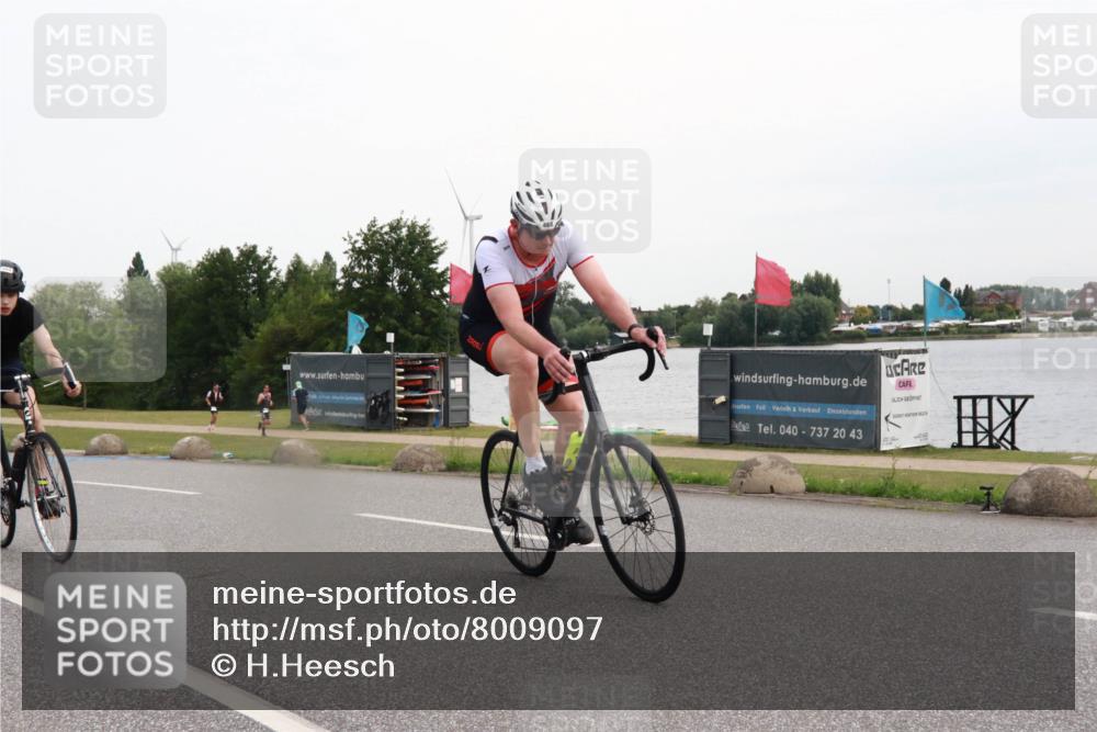 15.06.2025 - 27. Vierlanden-Triathlon H.Heesch http://msf.ph/oto/8009097 15.06.2025 10:52:25 Radfahren 269, 468 meine-sportfotos.de