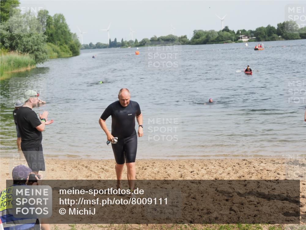 21.06.2025 - 27. Vierlanden-Triathlon MichiJ http://msf.ph/oto/8009111 15.06.2026 10:10:02 Schwimmen 466 meine-sportfotos.de