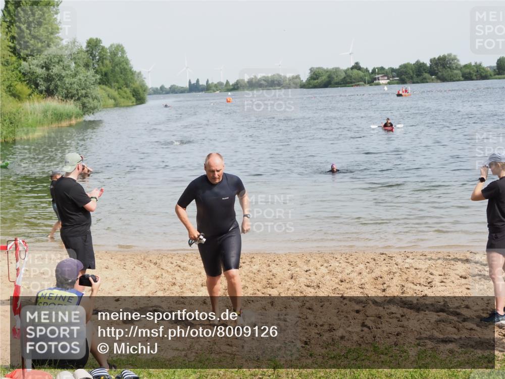 21.06.2025 - 27. Vierlanden-Triathlon MichiJ http://msf.ph/oto/8009126 15.06.2026 10:10:03 Schwimmen 466 meine-sportfotos.de