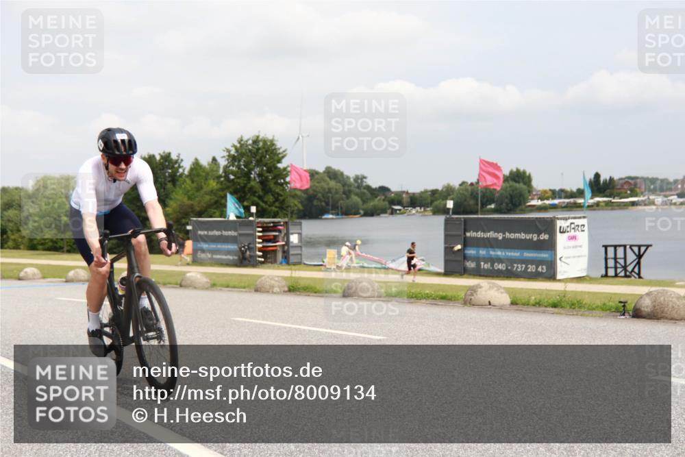 21.06.2025 - 27. Vierlanden-Triathlon H.Heesch http://msf.ph/oto/8009134 15.06.2025 12:20:14 Radfahren 709, 922 meine-sportfotos.de