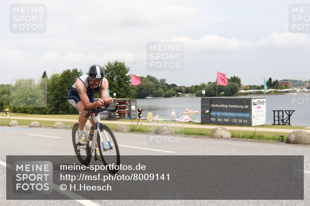 21.06.2025 - 27. Vierlanden-Triathlon H.Heesch http://msf.ph/oto/8009141 15.06.2025 12:20:22 Radfahren 820 meine-sportfotos.de