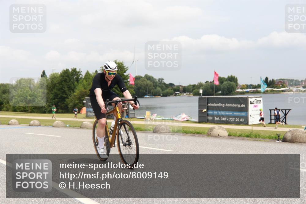 21.06.2025 - 27. Vierlanden-Triathlon H.Heesch http://msf.ph/oto/8009149 15.06.2025 12:20:30 Radfahren 751 meine-sportfotos.de