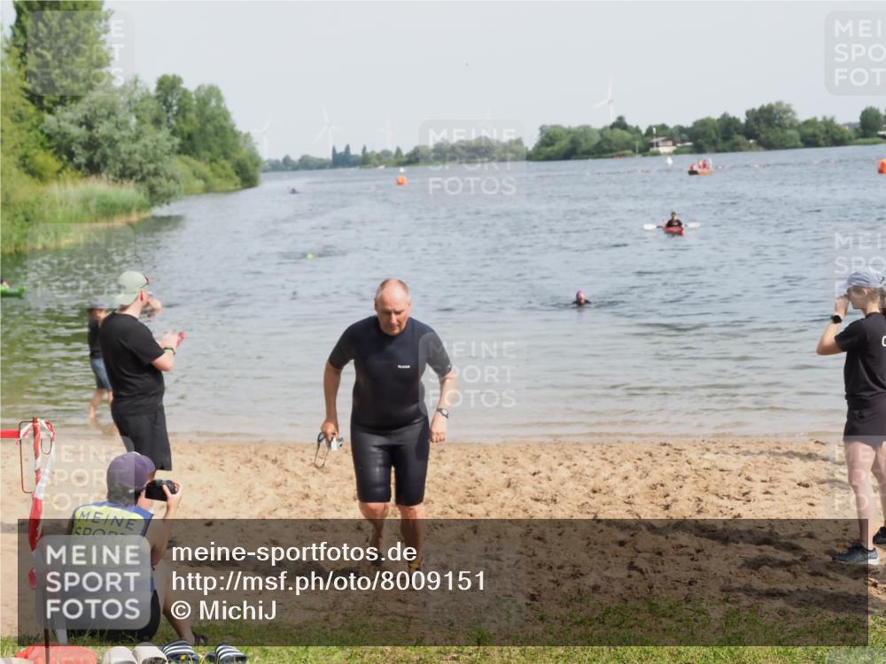 21.06.2025 - 27. Vierlanden-Triathlon MichiJ http://msf.ph/oto/8009151 15.06.2026 10:10:03 Schwimmen 466 meine-sportfotos.de