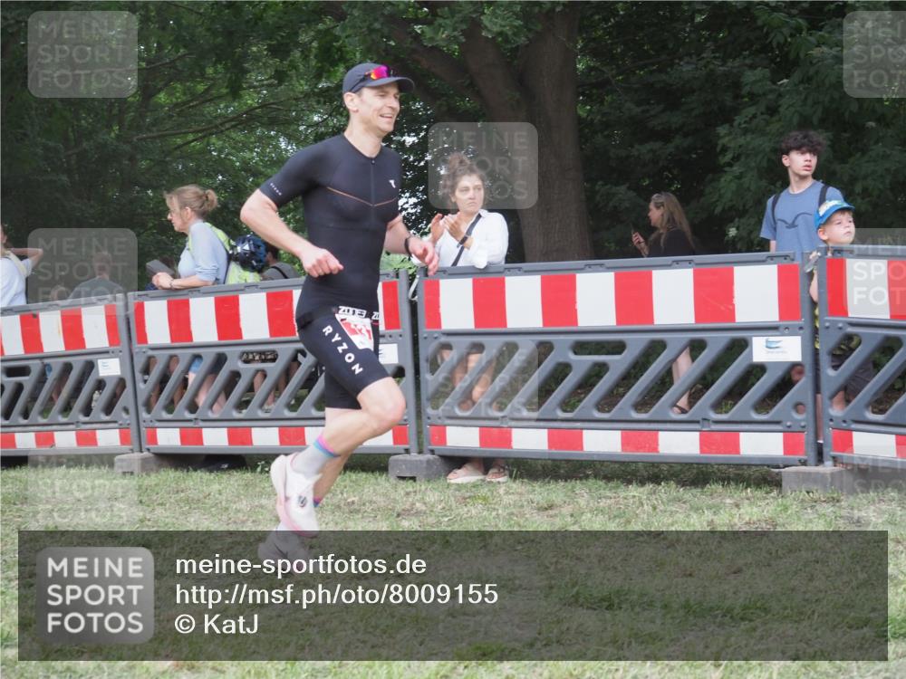 21.06.2025 - 27. Vierlanden-Triathlon KatJ http://msf.ph/oto/8009155 15.06.2025 13:02:32 Ziel 137 meine-sportfotos.de