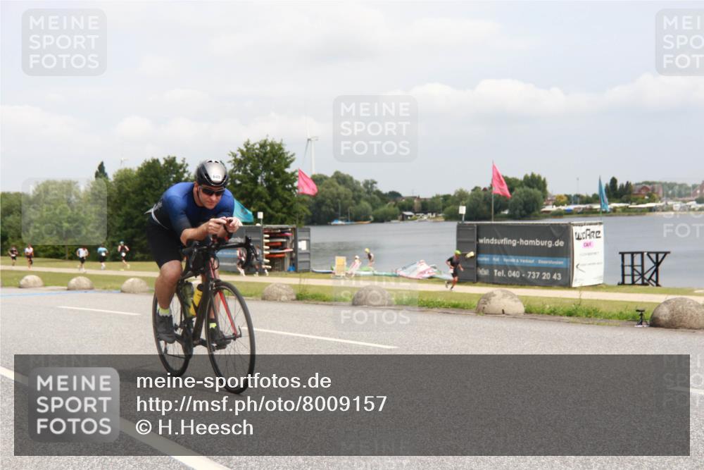 21.06.2025 - 27. Vierlanden-Triathlon H.Heesch http://msf.ph/oto/8009157 15.06.2025 12:20:48 Radfahren 649 meine-sportfotos.de
